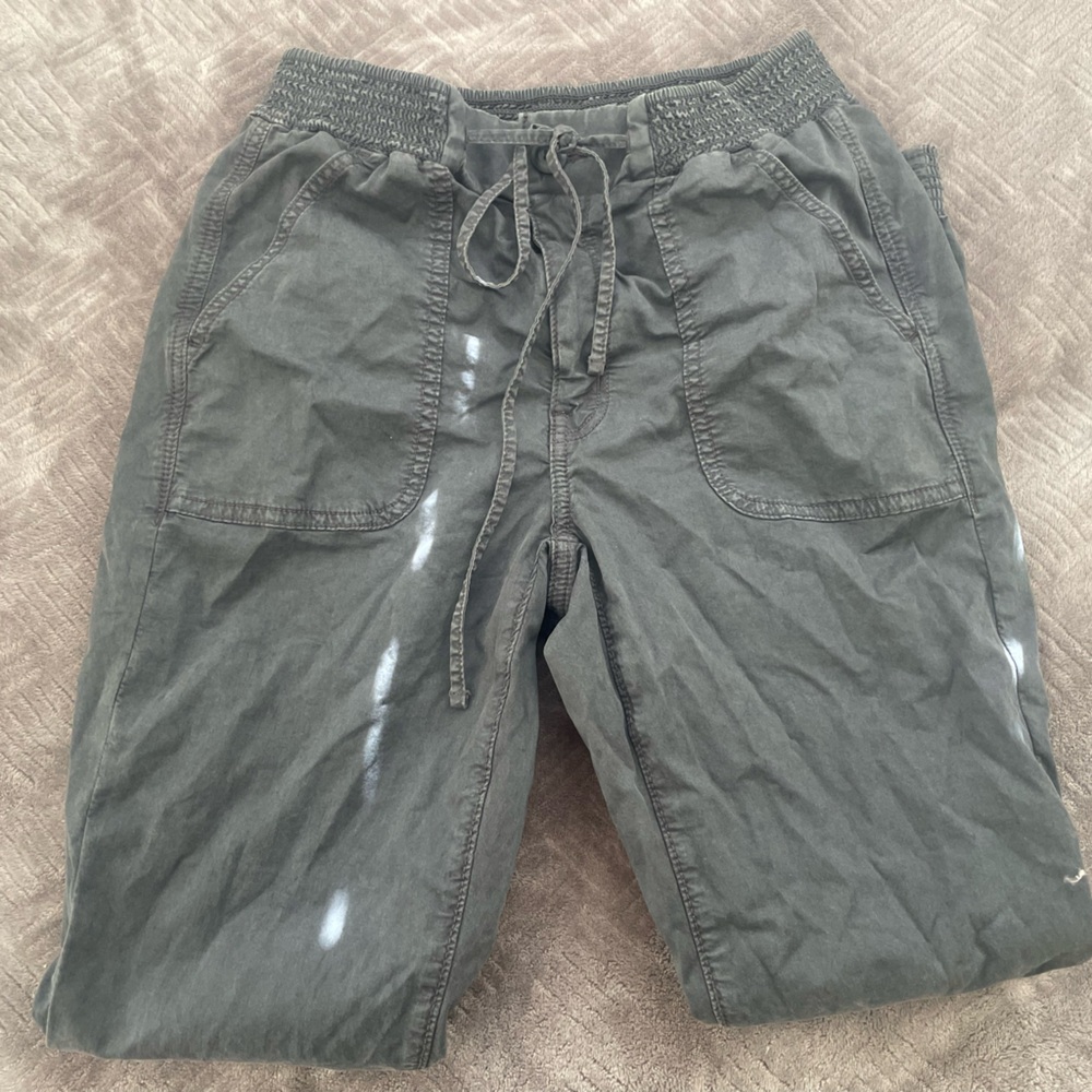 American Eagle gray cargo pants